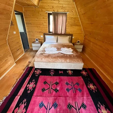 Konukevi Belinis Theth